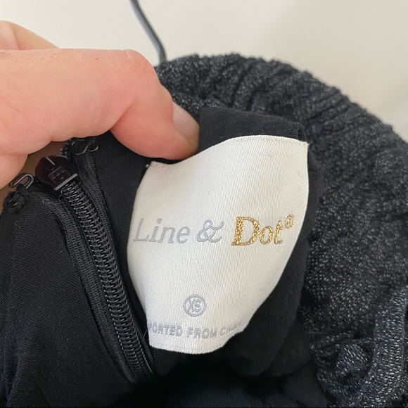 Line & Dot Strappy Linen Jumpsuit - Picture 11 of 15